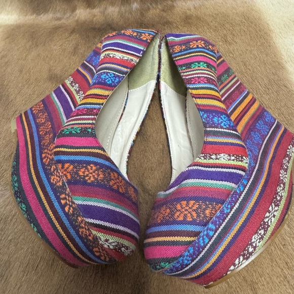 Breckelles Woman’s Wedge Heels Shoes Size 8 US Multicolor Boho Artsy Spring - Picture 10 of 13